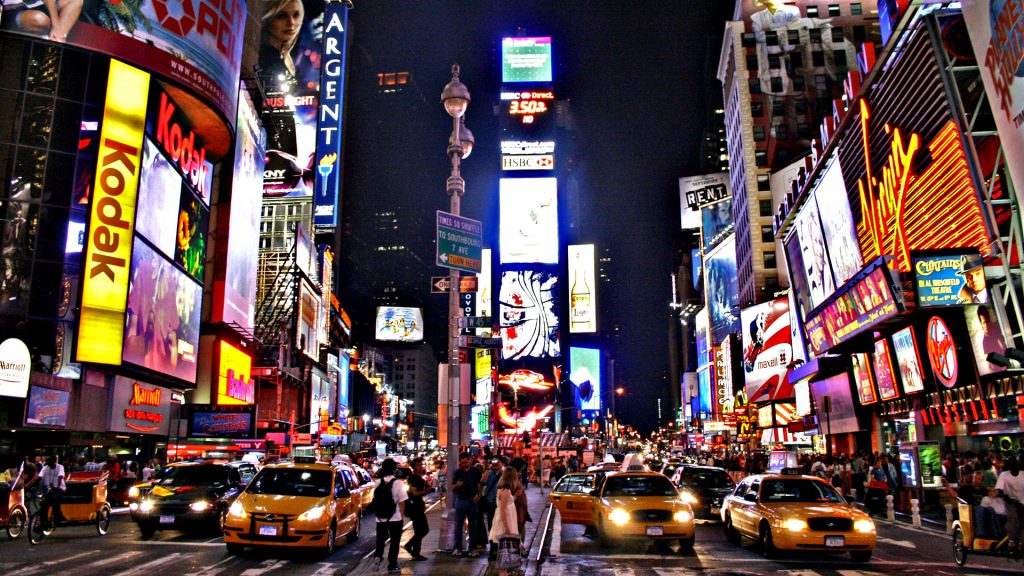 La Alcaldía de Nueva York está ofreciendo billetes de avión gratuitos a otros destinos de Estados Unidos a los inmigrantes que quieran abandonar la ciudad voluntariamente.