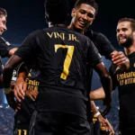 Jugadores del Real Madrid celebran gol ante el Napoli por Champions.