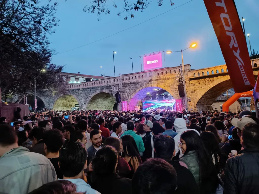El Rotofest tuvo gran acogida de público la tarde y noche del sábado 7 de octubre en la plazoleta 'Antonio Lloret Bastidas' en los bajos del Puente Roto.