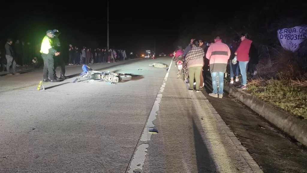 Accidente de motocicleta en la vía Cuenca-Loja, a la altura de parroquia Susudel, perteneciente al cantón Oña.