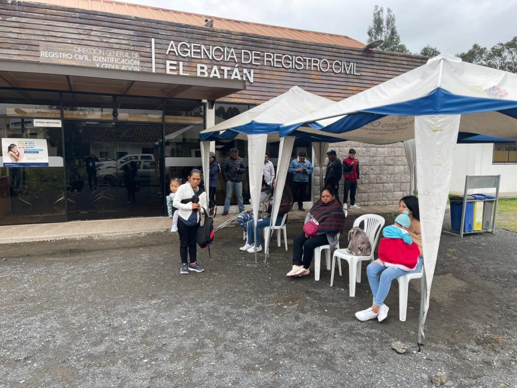 Tres agencias del Registro Civil de Cuenca atienden este domingo para el servicio de cedulación por la segunda vuelta.