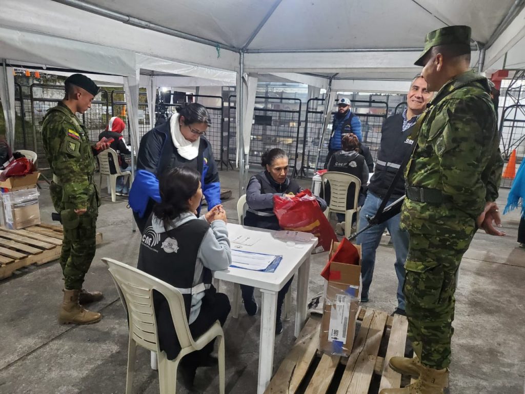 Azuay concluyó el escrutinio de las 1.985 actas de la Segunda Vuelta distribuidas en los 271 recintos electorales.