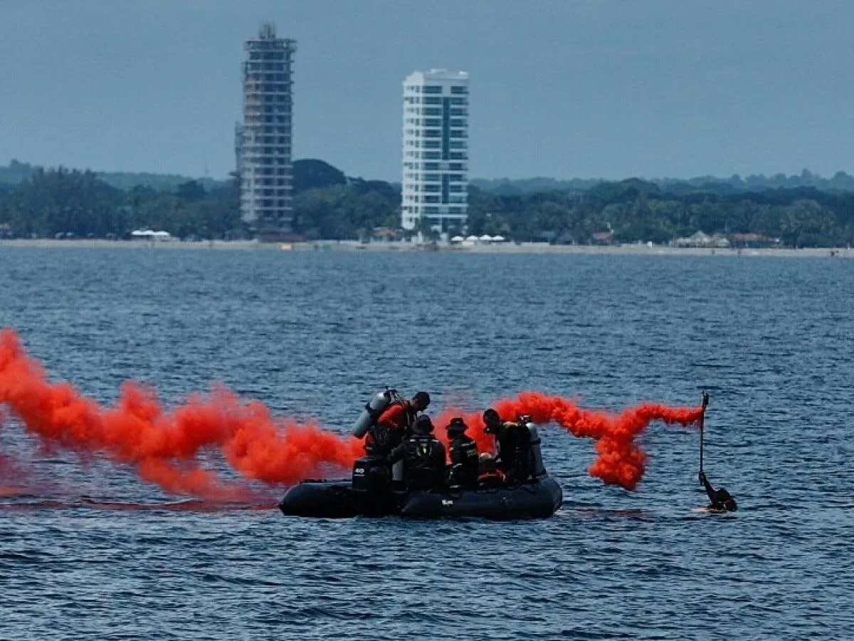 Un total de 31 migrantes, entre ellos seis menores, fueron rescatados por la Armada de Colombiana en San Andrés. Foto: X (Twitter)