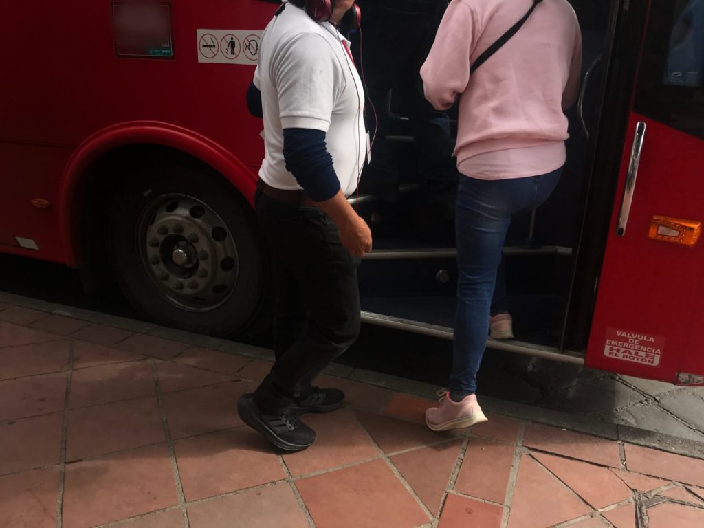 Una mujer fue víctima de abuso sexual cuando abordó un bus en el sector del Mercado 9 de Octubre, para trasladarse a su domicilio situado en Mayancela.