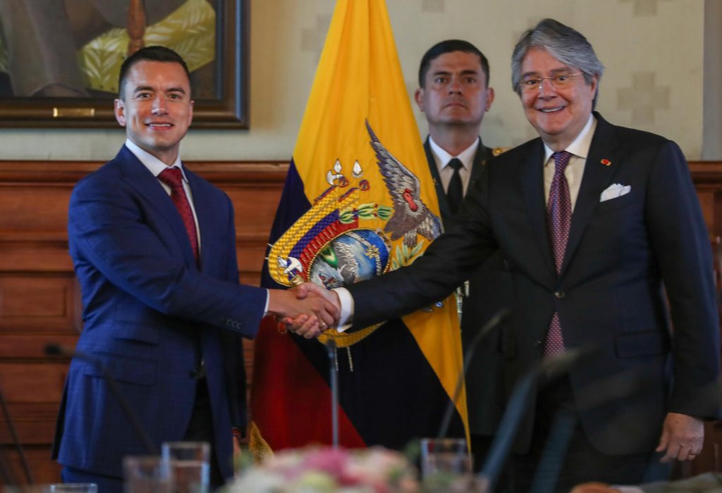 El presidente electo, Daniel Noboa, fue recibido en el Palacio de Carondelet por el presidente Guillermo Lasso para la transición. FOTO EFE