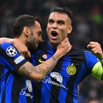 Lautaro Martínez y Çalhanoğlu celebran la victoria del Inter en Champions. Foto: Inter de Milán