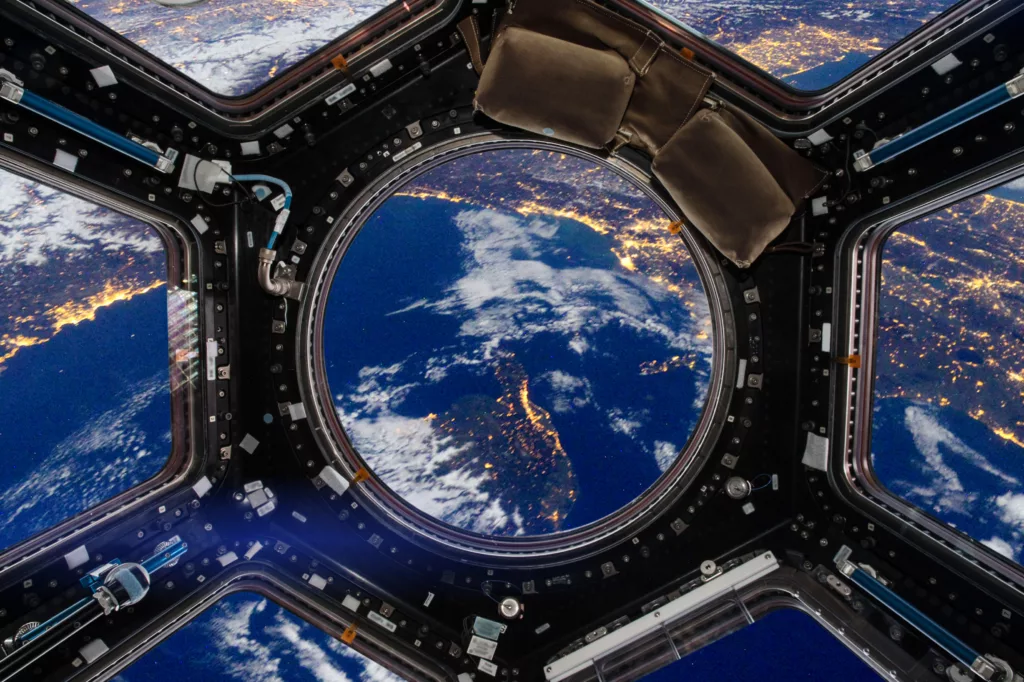 Imagen referencial. Las nuevas potencias emergentes en el espacio, India y China apuestan también por el desarrollo del turismo espacial. Foto: Freepik