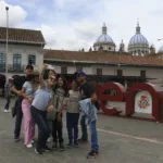 En el Centro Histórico de Cuenca se evidenció hasta ayer gran afluencia de turistas, sobre todo, provenientes de la Costa. / XCA