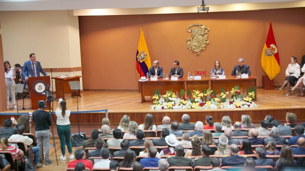Cristian Zamora, alcalde, durante su discurso en el Salón de la Ciudad por los 203 años de independencia de Cuenca. / XCA