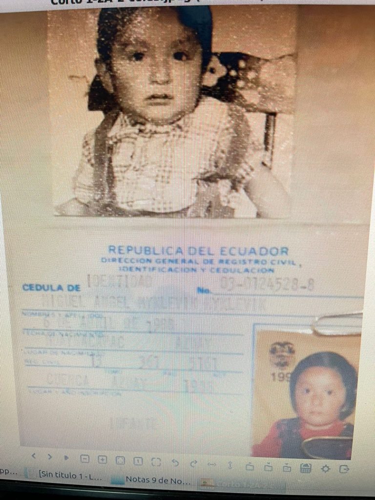 Es Miguel Ángel Myklevik Myklevik. Antes de ser adoptado en Ecuador se llamaba Miguel Ángel Torres Torres.