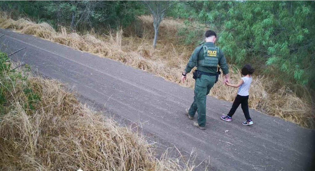 Detenidos 2.898 niños migrantes de Ecuador