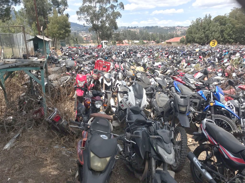 Un promedio de 5.000 automotores perduran en el Centro de Retención Vehicular (CRV) de la EMOV EP de Cuenca.