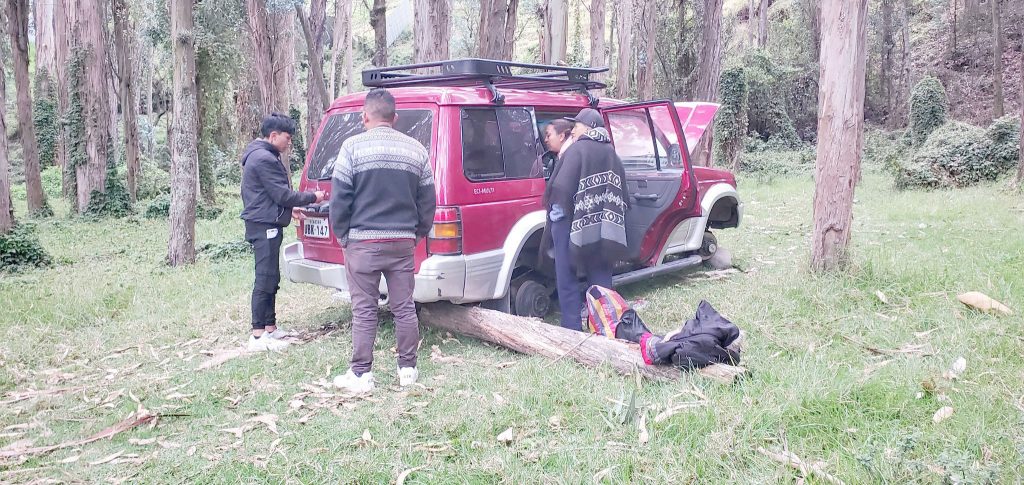 En el bosque de Ucubamba desmantelan vehículos, secuestran a sus propietarios y abandonan cadáveres. IVM