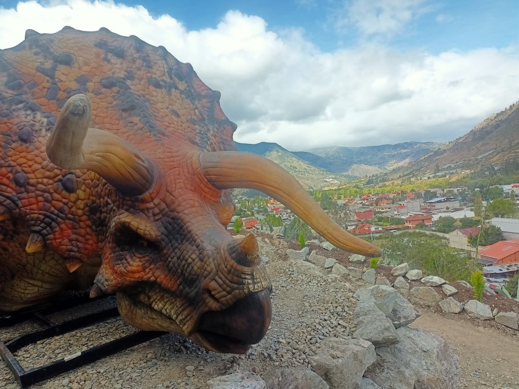 Un tryceratops será uno de los atractivos del parque “Jurasic Paute”. El lugar se ubica en el sector Pirincay, del cantón Paute. BPR