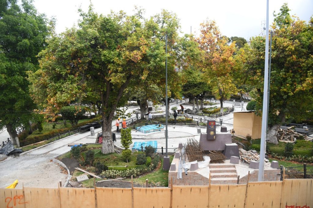 El área del parque central “Simón Bolívar” se delimitó para la ejecución de los trabajos. El proyecto registra un avance superior al 70 %. Cortesía