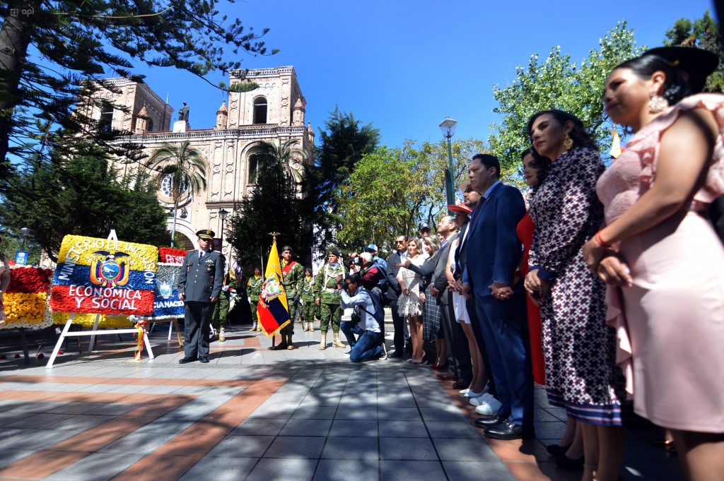 Autoridades locales y provinciales se dieron cita a la Catedral Nueva para la misa en honor a los 203 años de Independencia de Cuenca.