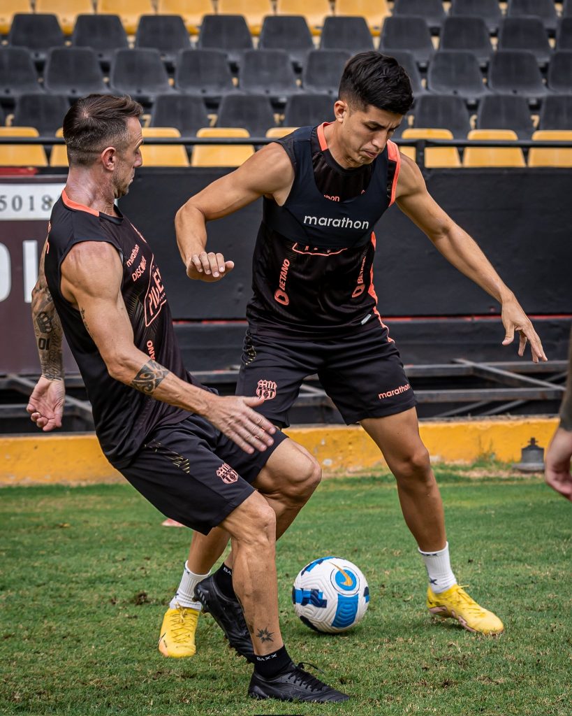 Jugadores de Barcelona SC se alistan para el 'Clásico' ante Emelec. Foto: Barcelona SC