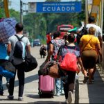 El Gobierno de Ecuador planteará a Colombia establecer un "corredor humanitario" para que los venezolanos que sean expulsados de Perú.