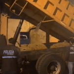 Cerca de media tonelada de cocaína fue incautada cuando era transportada oculta debajo del volquete de un camión en Guayas.