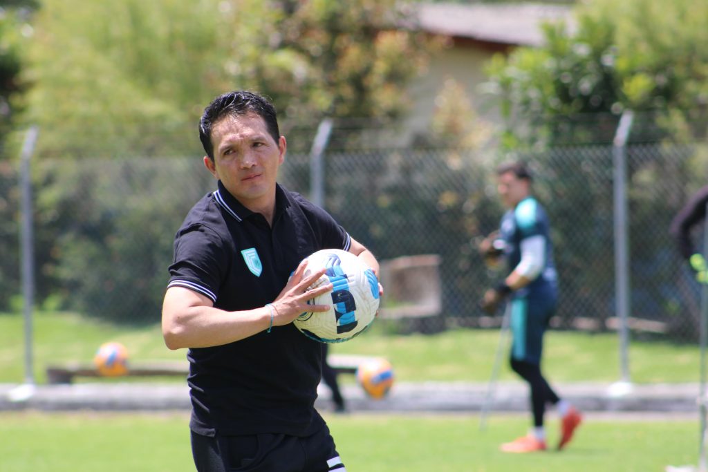 Leonardo Vanegas es nuevo DT de Cumbayá FC. Foto: Cumbayá
