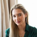 Daniel Noboa designó a la joven ecologista oriunda de las Islas Galápagos, Sade Fritschi, como su ministra de Ambiente.