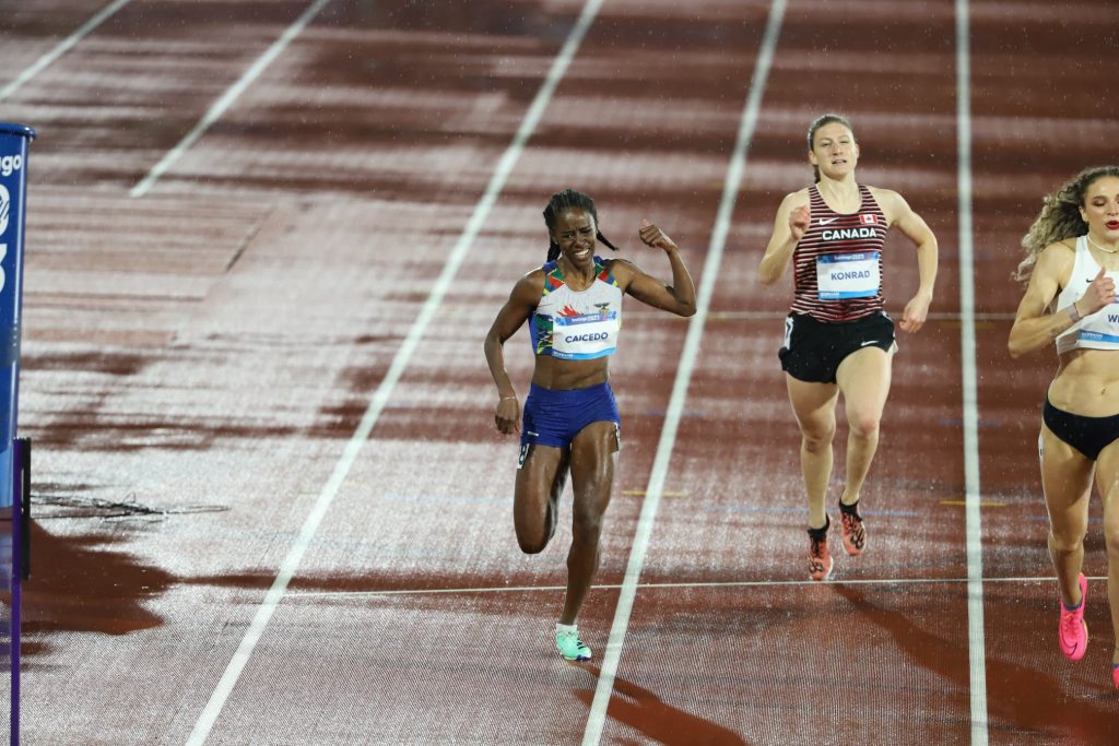 Nicole Caicedo consigue medalla de plata para Ecuador en los 400 metros planos de Atletismo. Foto: Comité Olímpico