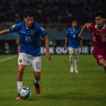 Santiago Sánchez disputa balón ante Indonesia. Foto: La Tri
