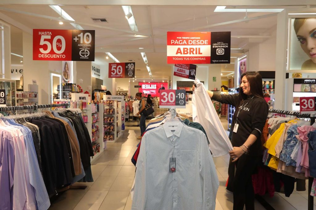 Instalaciones de Etafashion, sucursal Cuenca, en el Mall del Río. /XCA