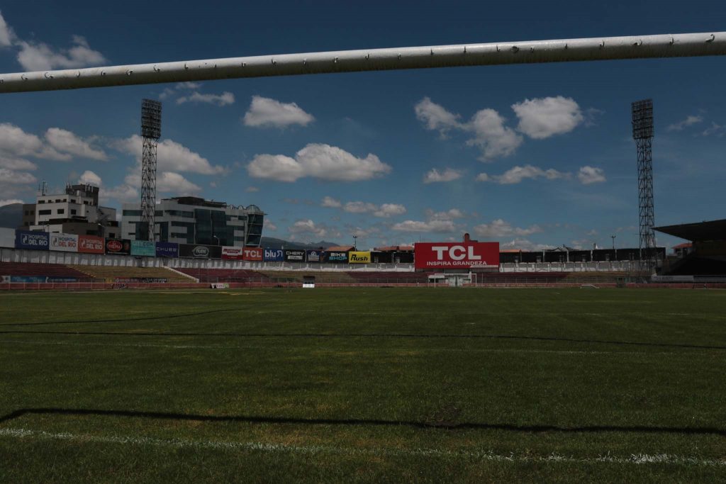La FDA solicita al Municipio el pago por el alquiler y una protección especial de la pista atlética y el gramado del estadio “Alejandro Serrano Aguilar”, para que se desarrollen eventos carnavaleros. XCA