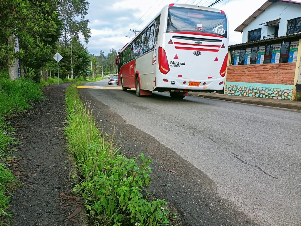 Una de las tasas es para el “Cuidado de Cunetas” de vías de competencia de la Prefectura del Azuay. BPR