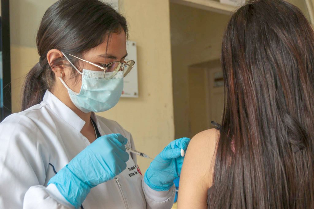 La campaña de vacunación frente a la influenza estacionaria se lleva a delante en los distintos centros de salud de la ciudad, como el Nicanor Merchán. /XCA