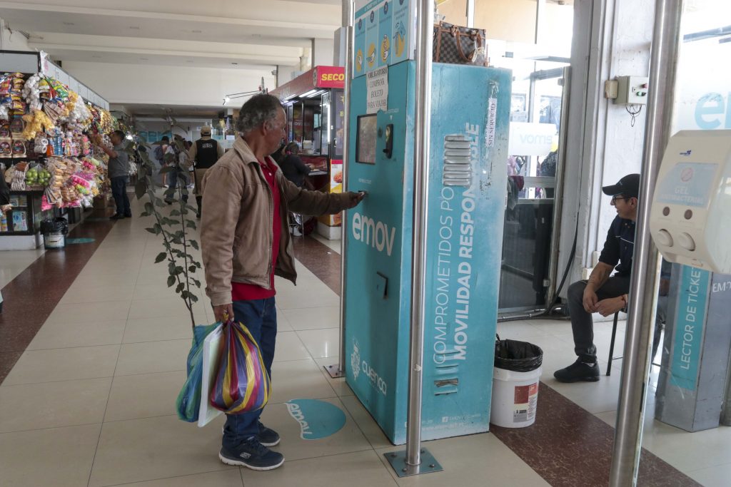 En la Terminal Terrestre de Cuenca se automatizará el sistema para el cobro y acceso a la zona de embarque. XCA