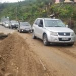 En el kilómetro 109, sector Vivar, de la vía Cuenca-Girón-Pasaje, se registró ayer un socavón. Maquinaria logró habilitar el tránsito de forma provisional tras realizar un relleno. Cortesía