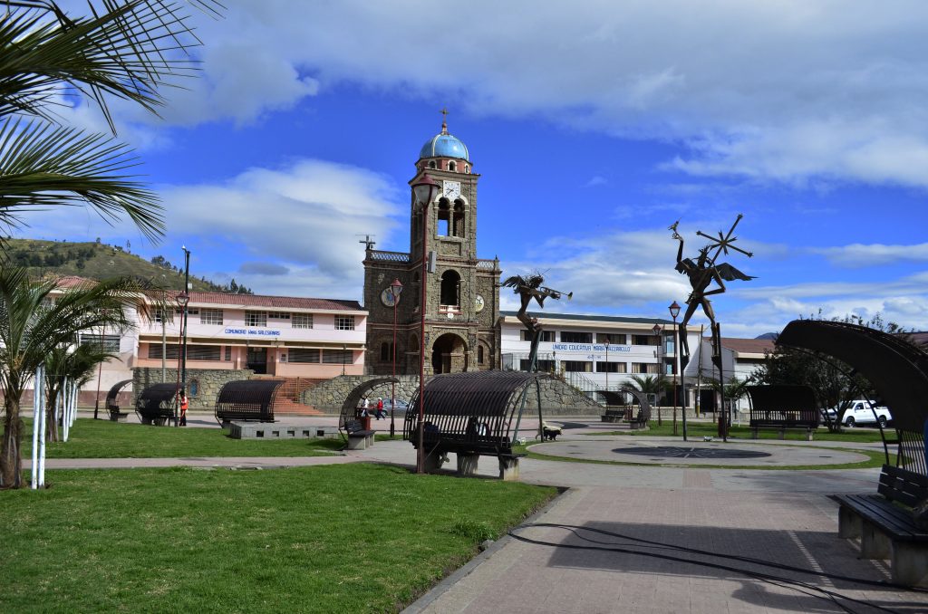 El libro ‘Enciclopedia de la Historia Nacional. Tomo 1 – Azuay’ relata la historia de la provincia y sus cantones. /Archivo