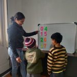 Teresa Sanmartín, a sus 25 años de edad, trabaja con niños de su parroquia Cochapata. Su propósito es mejorar los niveles educativos. Cortesía