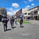 Retiran a comerciantes que permanecían junto a rieles del tranvía en sector Nueve de Octubre