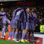 El Liverpool gana en el Etihad y es nuevo líder de la Premier League tras empate entre el Arsenal y Manchester City.