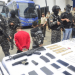 En un operativo en Nueva Prosperina se detuvo a dos presuntos cabecillas de dos bandas delicitivas.