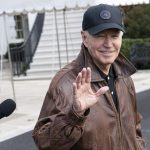 Biden está usando la contundente victoria del republicano Donald Trump en Iowa para recaudar fondos y movilizar a la base del Partido Demócrata, que percibe al exmandatario republicano como la mayor amenaza para la democracia estadounidense. Nada más conocerse el resultado de los caucus de Iowa el lunes por la noche, Biden publicó en la red social X (anteriormente Twitter) un mensaje en el que instaba a sus simpatizantes a contribuir a su campaña. EFE