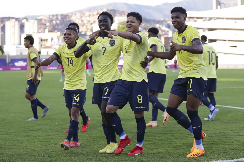 Con un doblete de Yaimar Medina y un gol de Cristhoper Zambrano, Ecuador goleó por 3-0 a Colombia en el inicio del Preolímpico Sub-23.