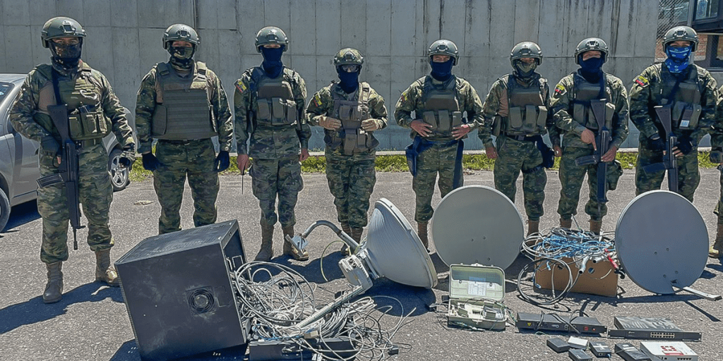 Redes de internet usadas por los privados de libertad de la cárcel de Turi fueron desarmadas por personal de las Fuerzas Armadas.