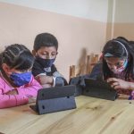 La UNE pidió que se mantengan las clases virtuales por las alertas sobre la presencia de personas infiltradas.