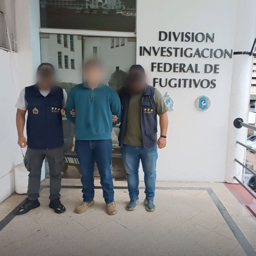 Personal de la Policía Federal de Argentina detuvo al presunto implicado. /Cortesía