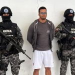 Carlos L., alias “Gringo”, quien sería líder del grupo armado Oliver Sinisterra de Colombia, fue detenido por la Policía.