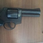 Esta es el arma que el adolescente habría utilizado para amedrentar a sus compañeros y profesores. Foto Policía Nacional