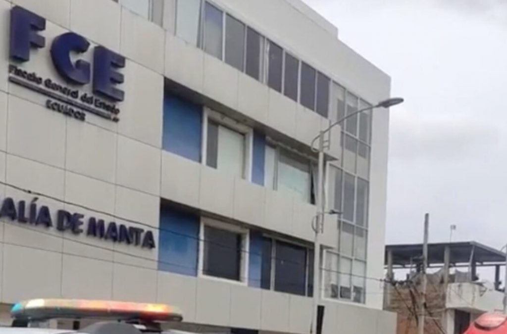 La Fiscalía de Manta fue atacada por un grupo terrorista. Foto Internet