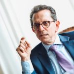 Roberto Izurieta deja al cargo de Secretario de Comunicación de la Presidencia de la República. Asumirá una función en el BID.
