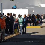 Migrantes ecuatorianos y de otros países pagan hasta 40.000 dólares por "amparos" en frontera de México.