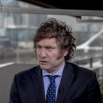 Javier Milei valorando la venta de cárceles urbanas para financiar la construcción de nuevas prisiones de máxima seguridad.