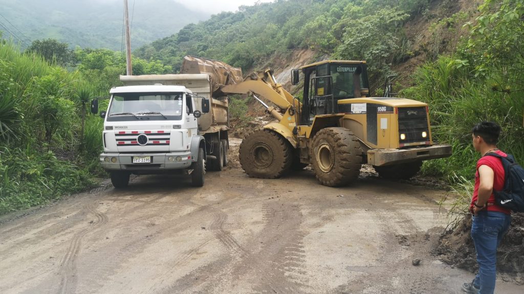 Reparar 31 puntos críticos en la vía Cuenca - Girón - Pasaje podría llegar a costar 120 millones de dólares, dijo el Prefecto del Azuay.